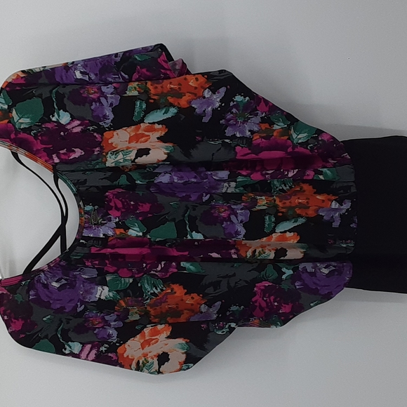 Candie's Floral Print Blouse - Picture 2 of 4